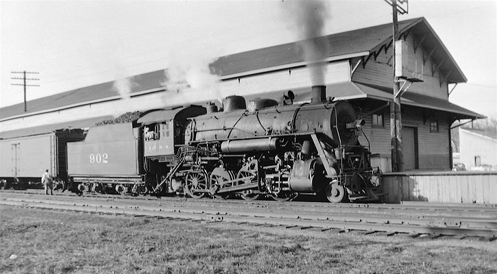 IC No. 902 at Bloomington Freight Depot